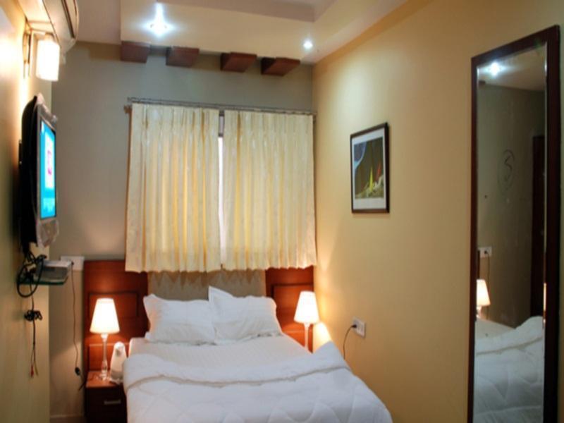 Hotel Sri Madhura Inn Hyderabad Exterior photo